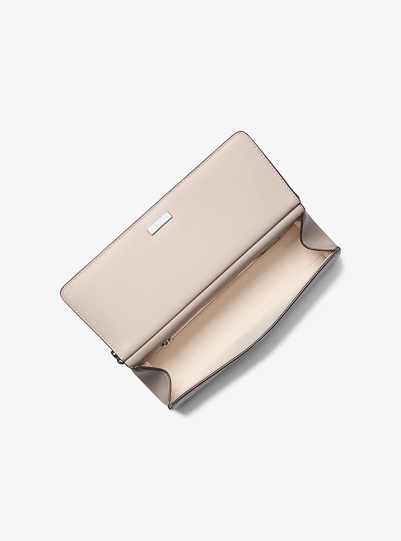 Pochette Carmine mediano de piel in ARENA CLARO | Michael Kors