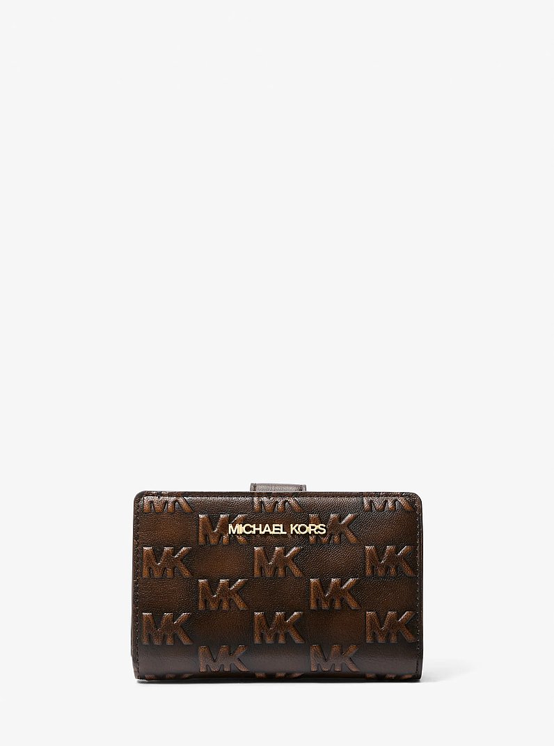 Billetera Jet Set Travel mediana de piel con logotipo en relieve y acabado pulido in CHOCOLATE | Michael Kors