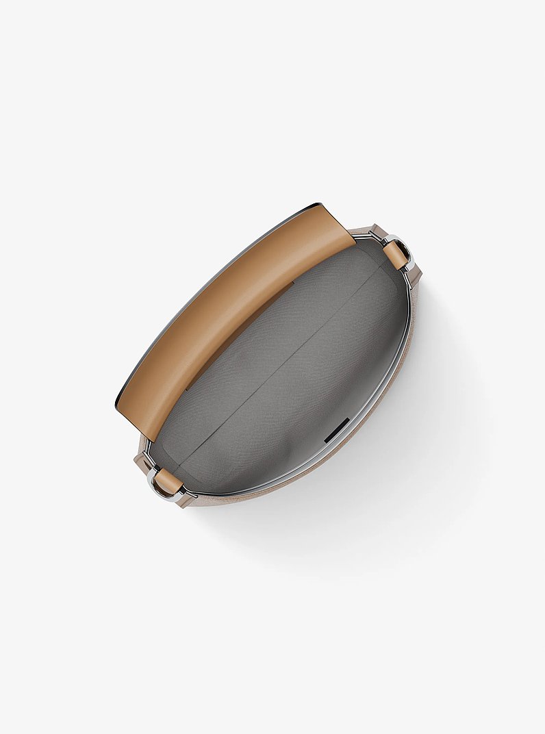 Wandelbare Pochette Bryant Small mit Signature-Logomuster in ERDNUSS | Michael Kors