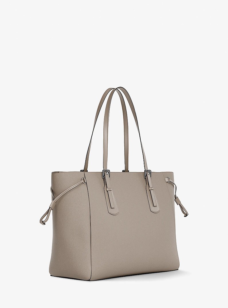 Grand sac fourre-tout Voyager en cuir Saffiano in GRIS PERLE | Michael Kors