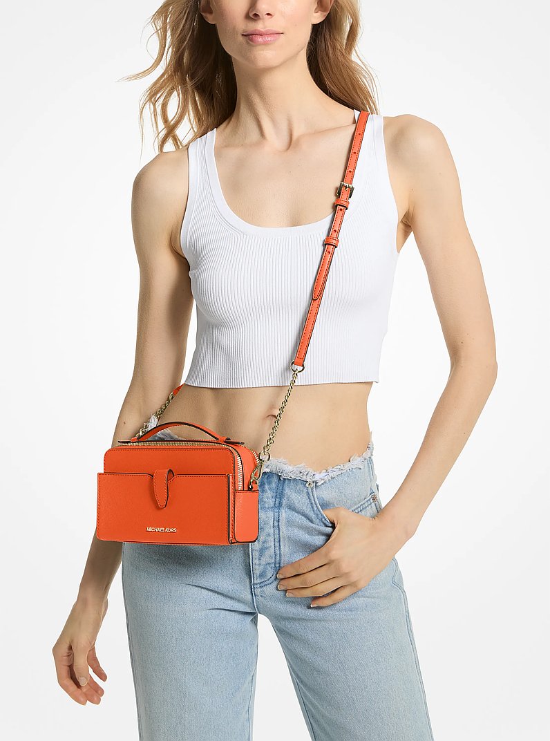 ポシェット Jet Set Small Pebbled Leather Double Zip Camera Bag in LUGGAGE