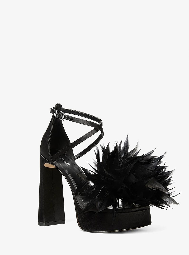 Sandalia Cami de plataforma de sat&eacute;n con adornos de plumas in NEGRO | Michael Kors