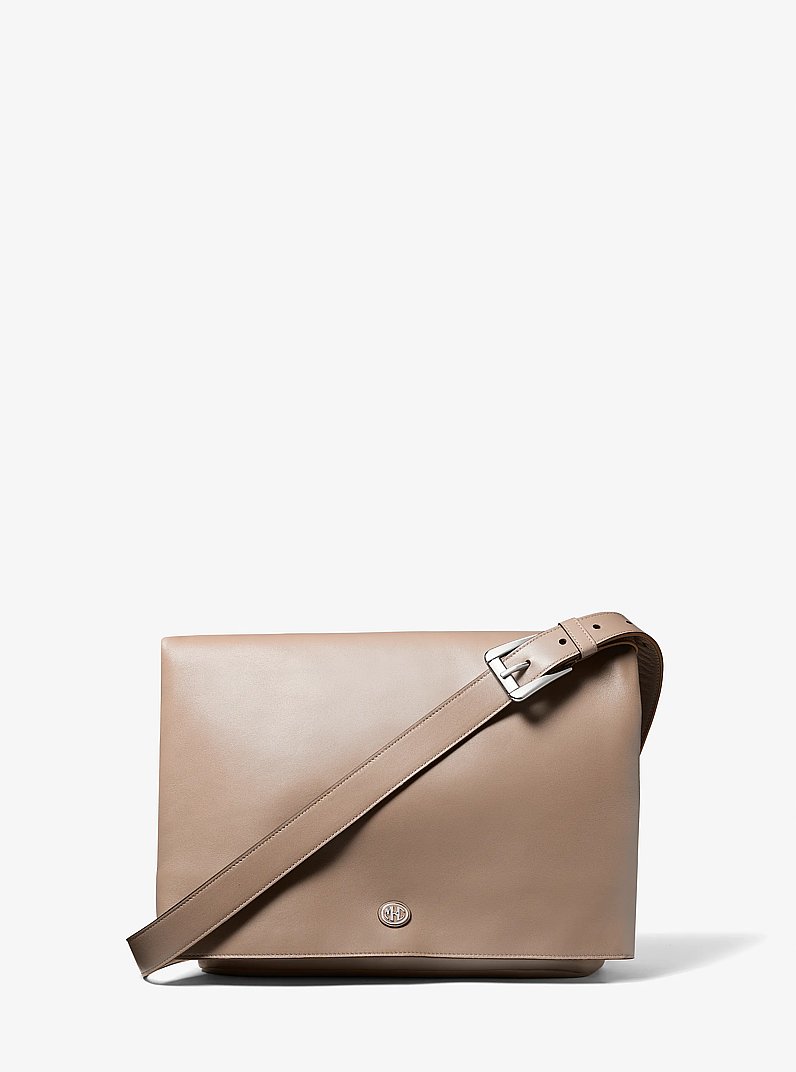 Bolso messenger Gloria mediano de piel in MARR&Oacute;N TOPO | Michael Kors