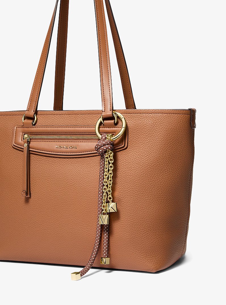 Breloque de sac dor&eacute;e avec cordon mouchet&eacute; in CHOCOLAT | Michael Kors