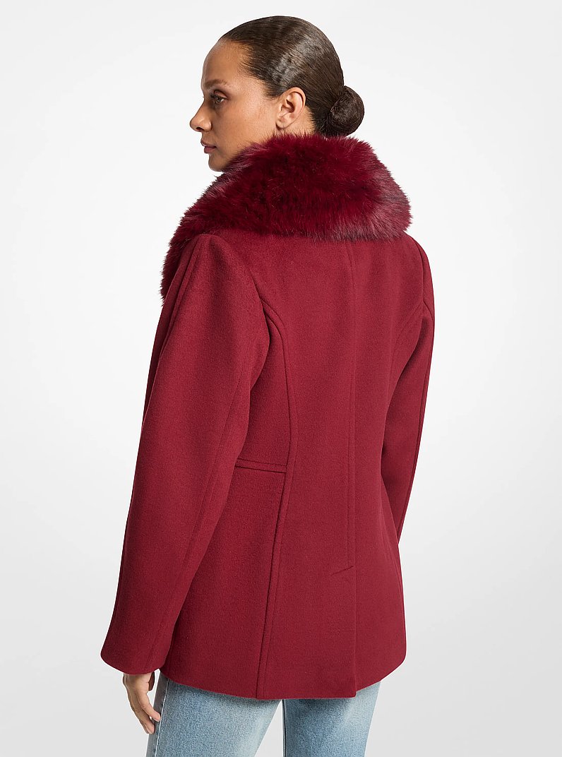 Chaquet&oacute;n de mezcla de lana con cuello de pelo sint&eacute;tico in GRANATE | Michael Kors