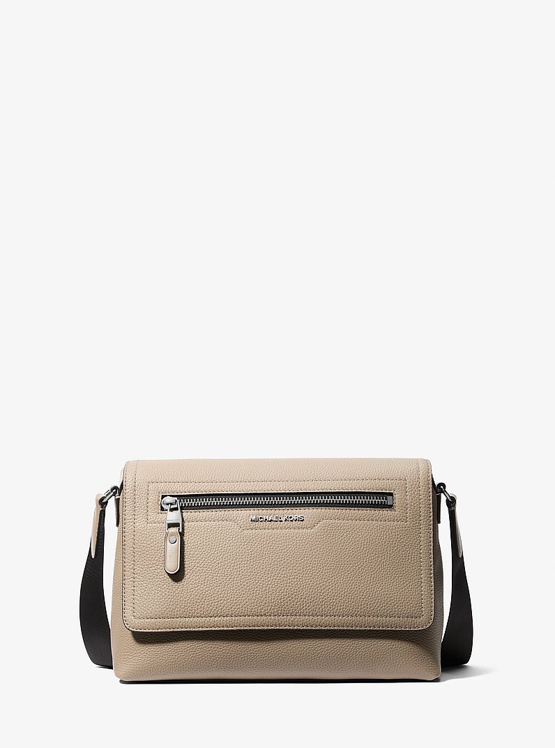 Bolso messenger Hudson peque&ntilde;o de piel granulada in ABEDUL | Michael Kors