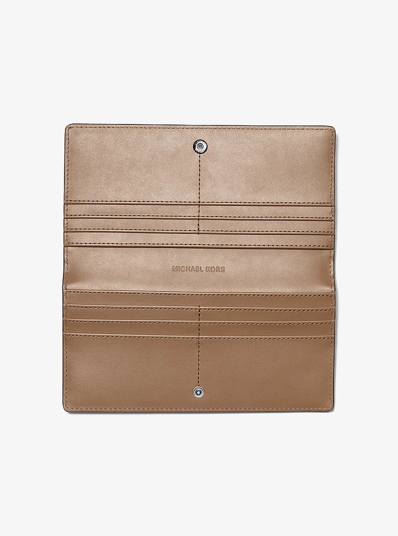Billetera Carson grande de charol con relieve de cocodrilo in MADERA FLOTANTE | Michael Kors