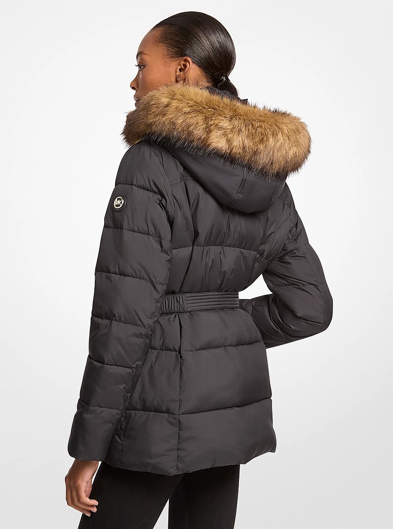 Chaqueta acolchada con cintur&oacute;n y ribete de piel sint&eacute;tica in NEGRO | Michael Kors