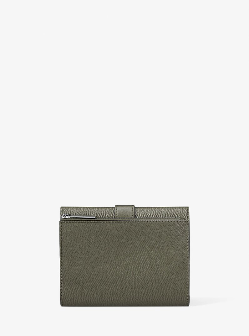 Billetera Greenwich mediana con tres pliegues de piel in OLIVA | Michael Kors
