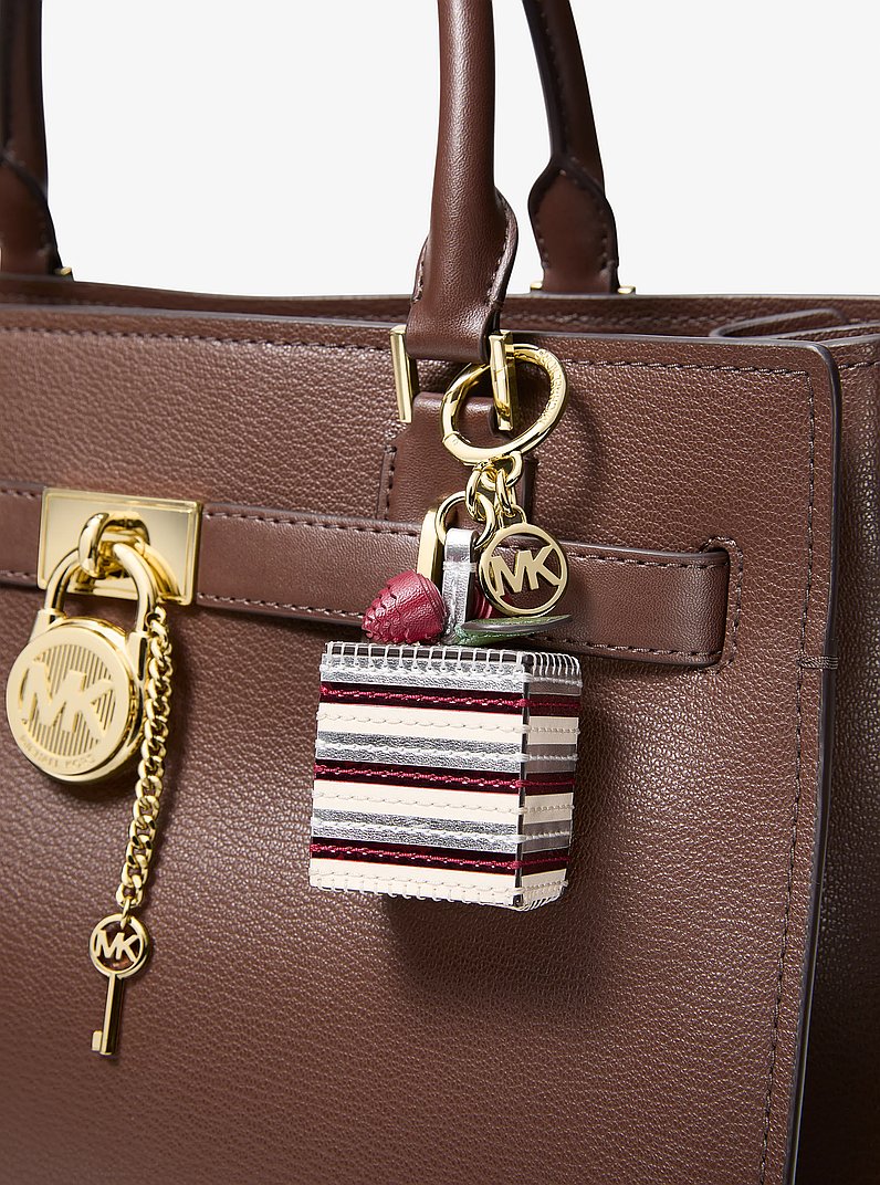 Colgante para bolso con forma de pastel in GRANATE | Michael Kors