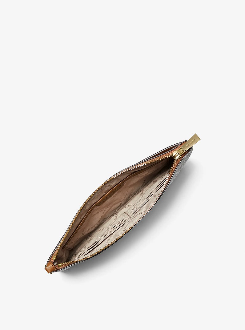 Nagy m&eacute;retű, log&oacute;mint&aacute;s, csukl&oacute;p&aacute;ntos t&aacute;ska