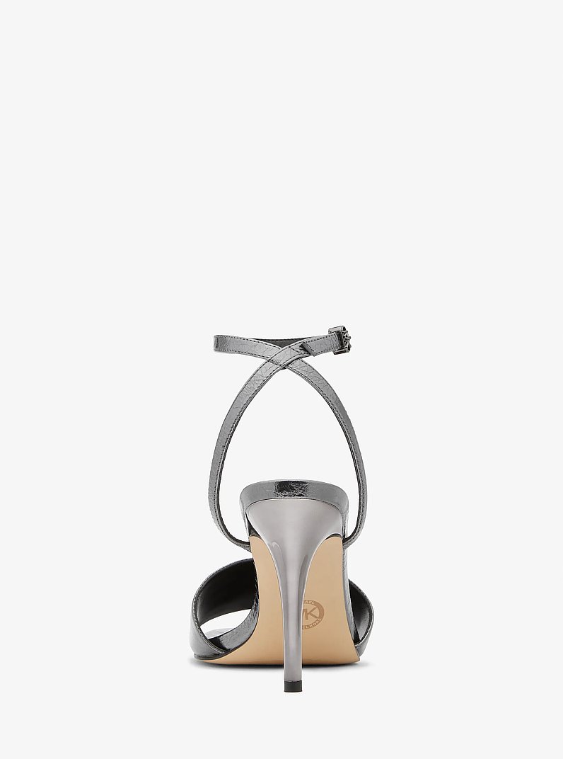 Sandale Elyse en cuir m&eacute;tallis&eacute; et craquel&eacute; in GRIS ACIER | Michael Kors