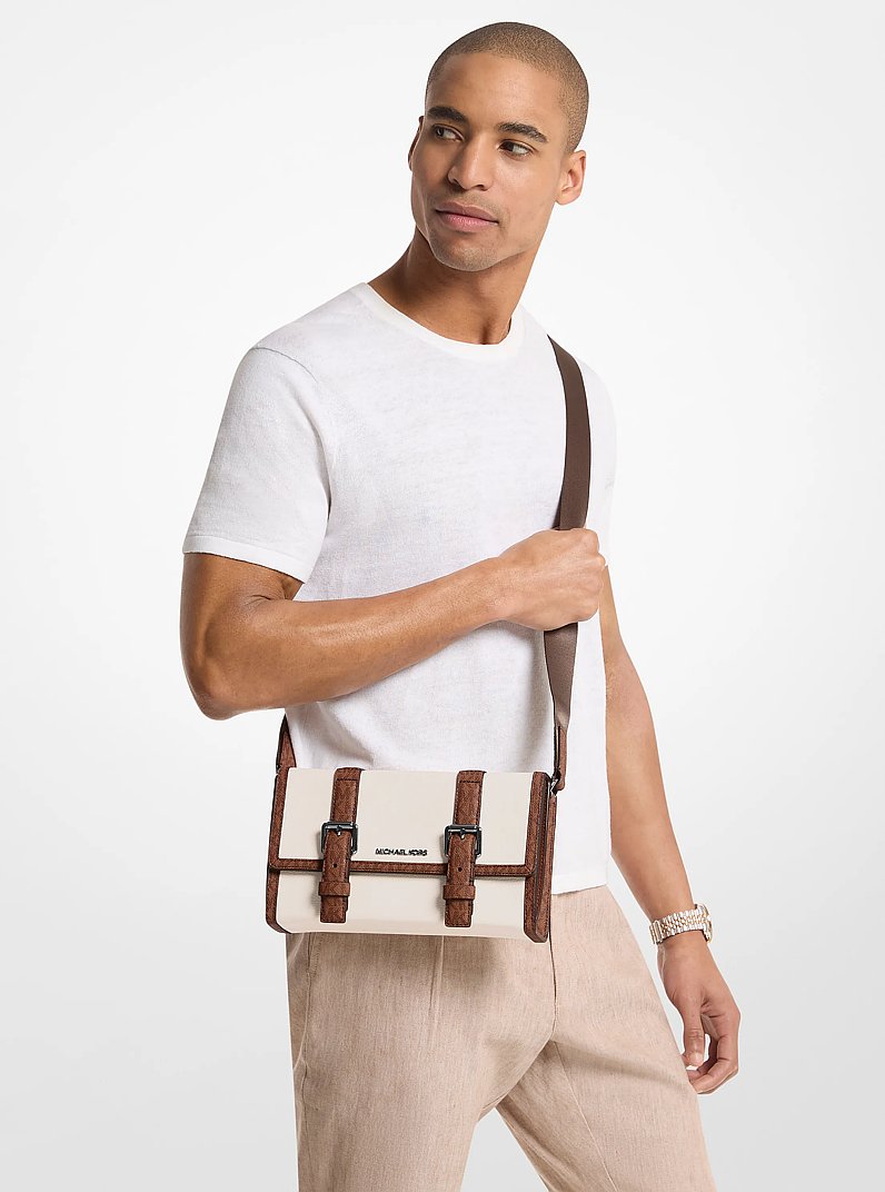 Sac &agrave; bandouli&egrave;re mallette Cooper en cuir grain&eacute; &agrave; logo Signature in CR&Egrave;ME/BAGAGE | Michael Kors