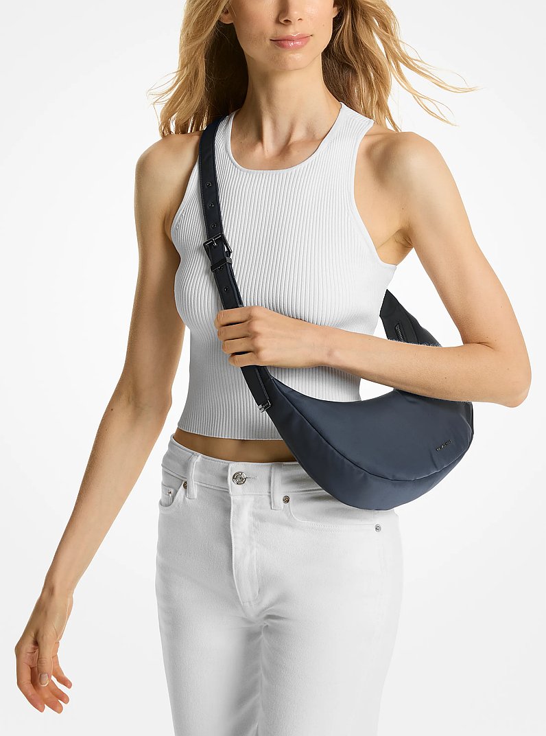 Umh&auml;ngetasche Avra Medium aus Nylon in NAVYBLAU | Michael Kors