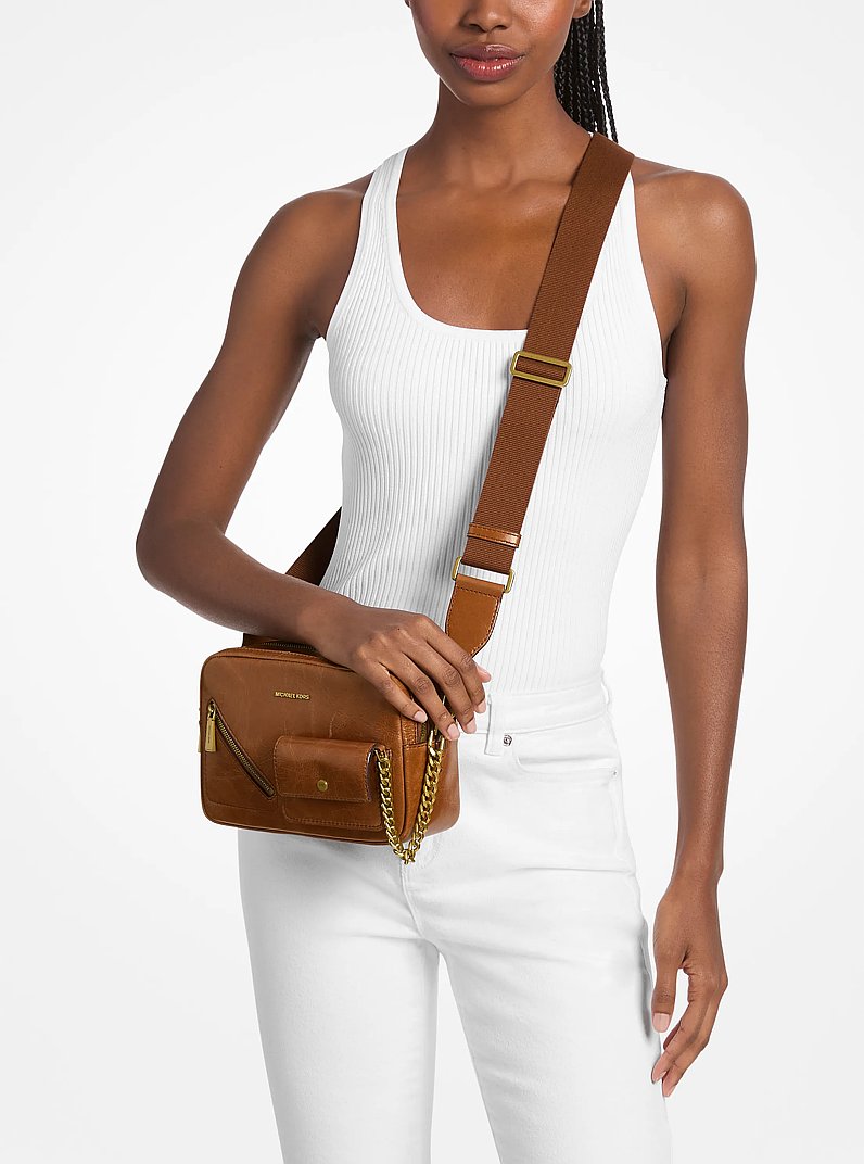 Camera bag a tracolla Bryant media in pelle in CUOIO | Michael Kors