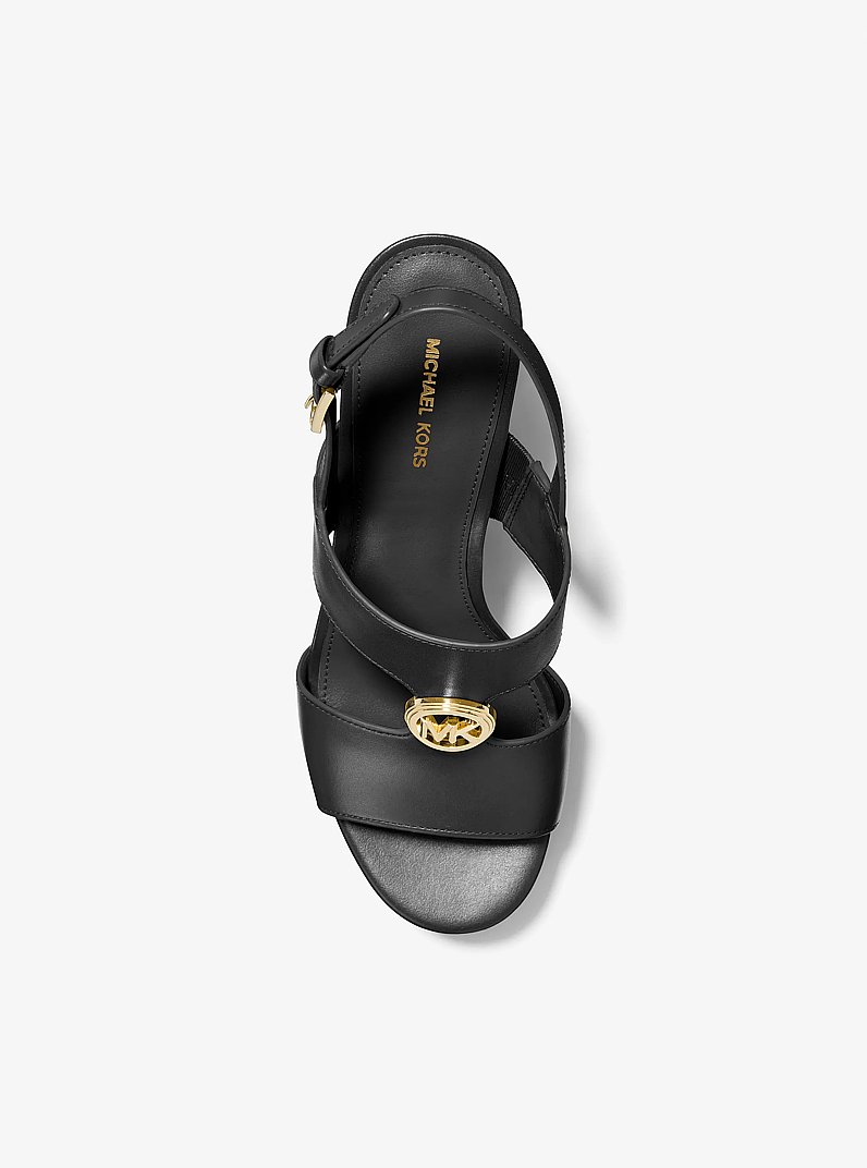 Sandalo Erin in pelle con plateau in NERO | Michael Kors