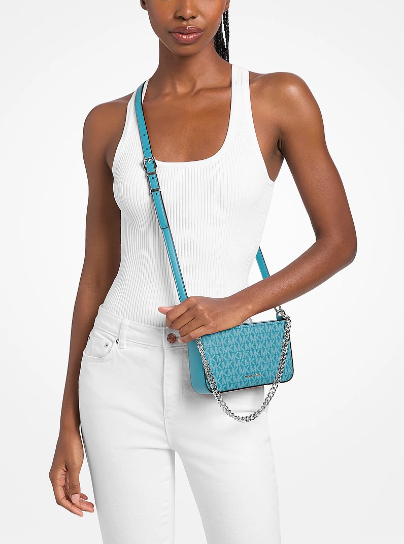 Wandelbare Pochette Bryant Small mit Signature-Logomuster in MILOS-BLAU | Michael Kors