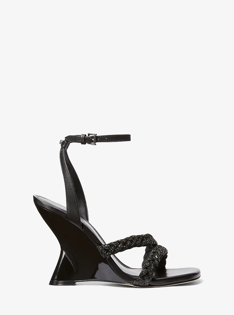 Sandale compens&eacute;e Nadina en cuir verni &agrave; ornements in NOIR | Michael Kors