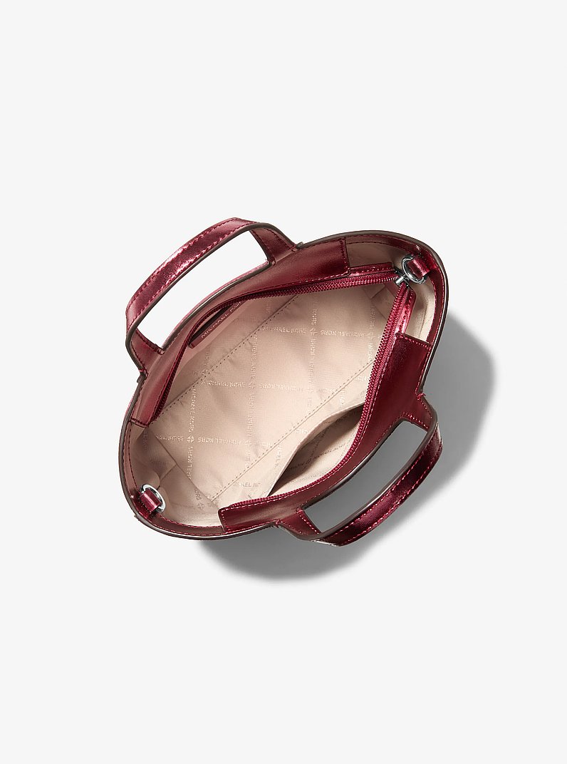 Tr&egrave;s petit sac &agrave; bandouli&egrave;re Maya m&eacute;tallis&eacute; &agrave; logo Signature in BORDEAUX | Michael Kors