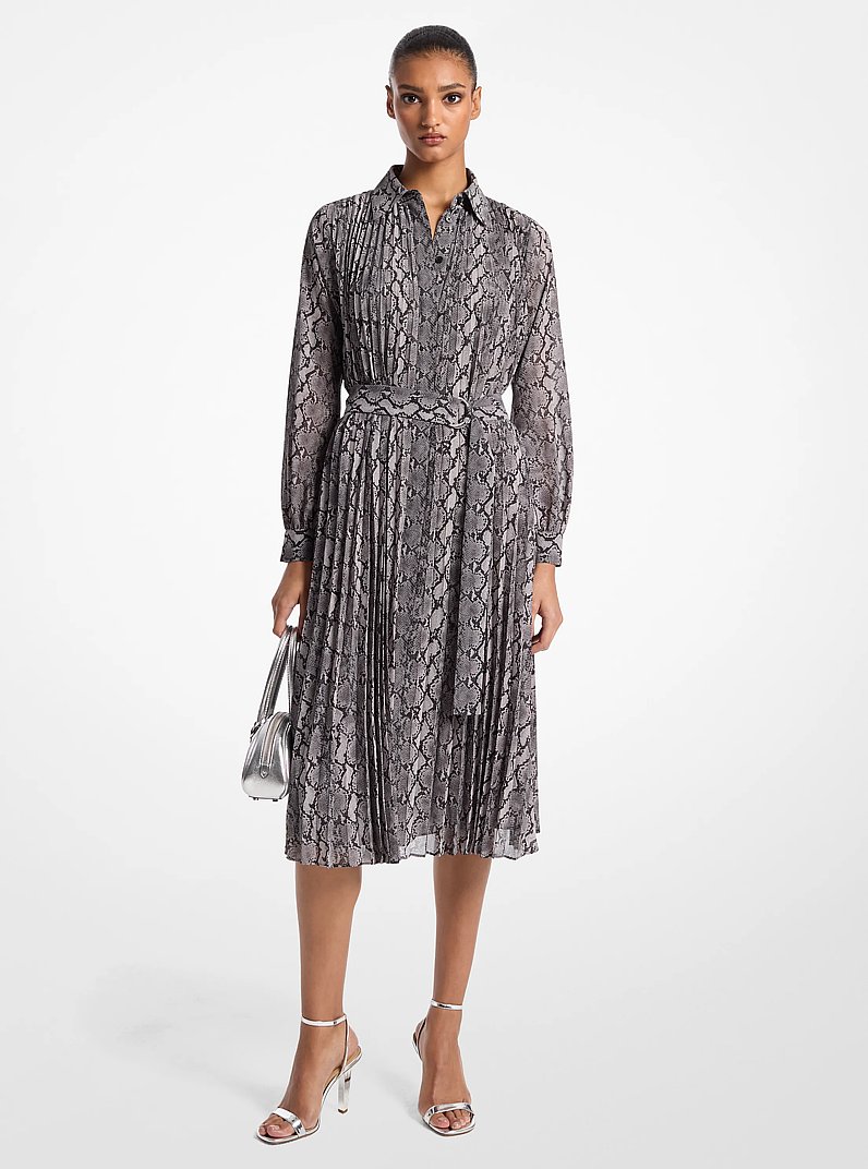 Vestido camisero plisado de georgette con estampado de serpiente in NEGRO | Michael Kors