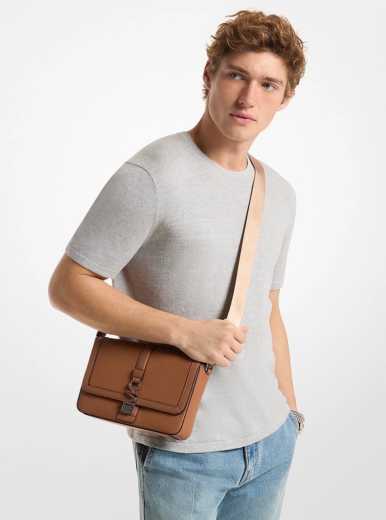 Bandolera Ezra mini de piel granulada in LUGGAGE | Michael Kors