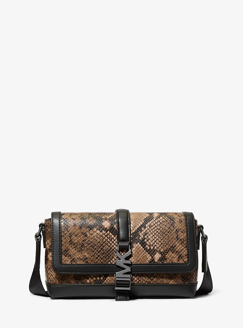 Bandolera Cyrus peque&ntilde;a de piel con dise&ntilde;o de serpiente en relieve in MADERA FLOTANTE | Michael Kors