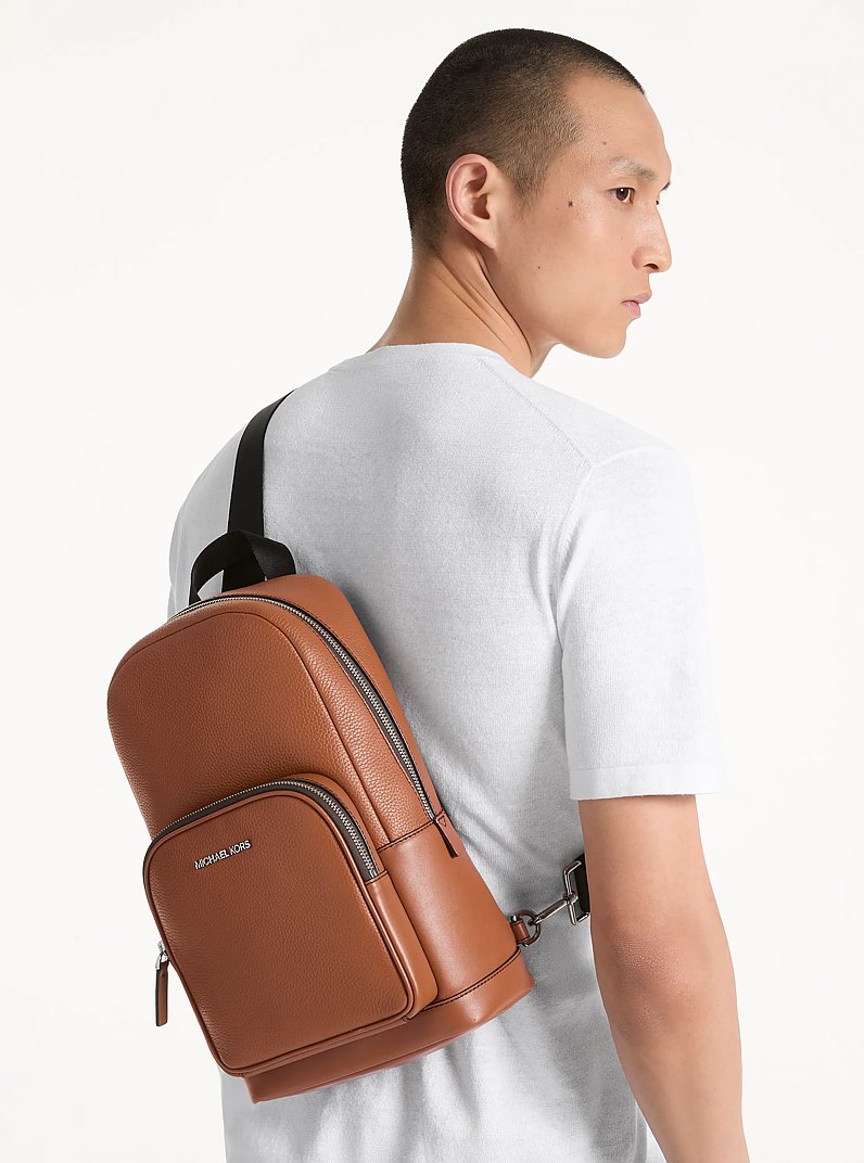 Mochila bandolera Cooper de cuero granulado in LUGGAGE | Michael Kors