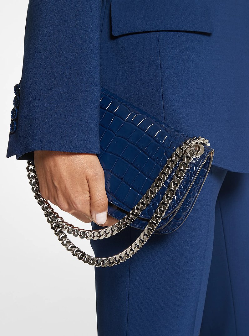 Sac enveloppe miniature Christie en cuir gaufr&eacute; &agrave; motif crocodile in BLEU MARINE | Michael Kors