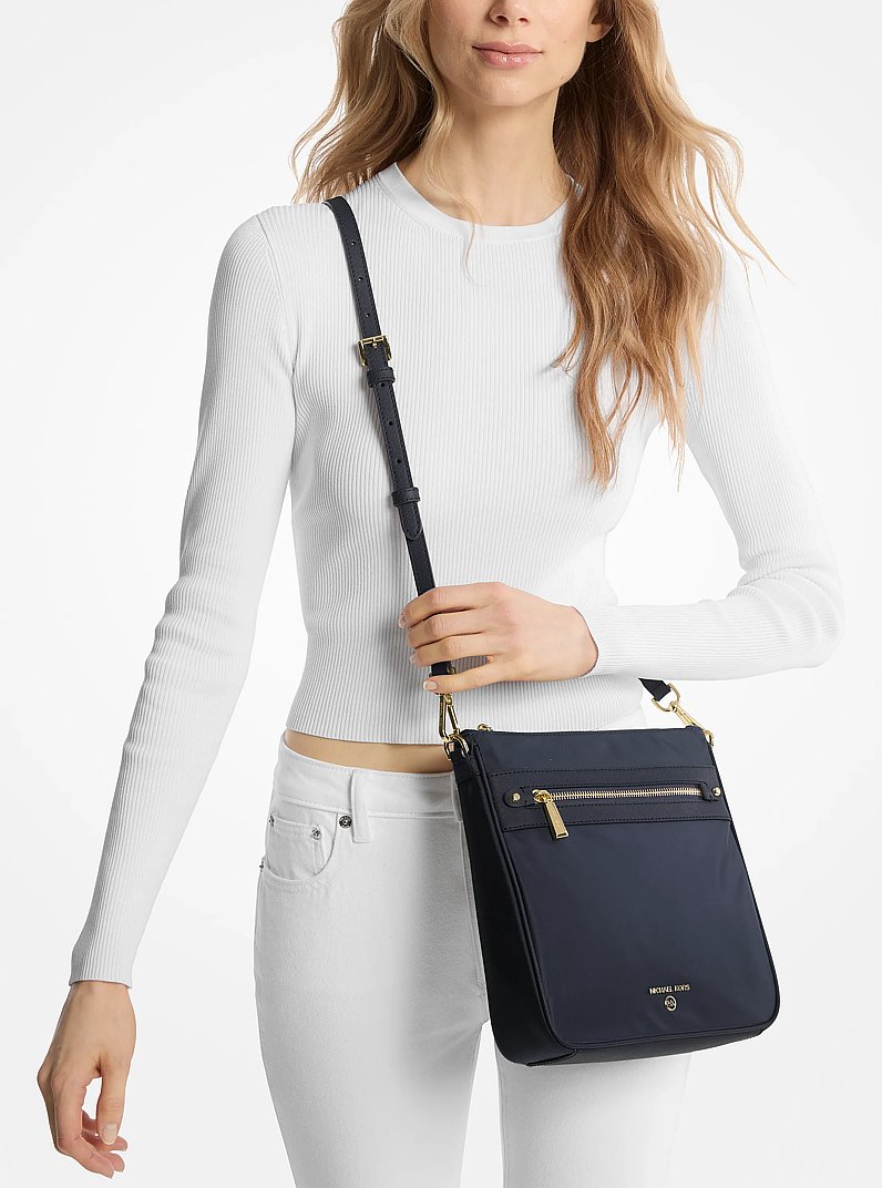 Grand sac messager Jet Set en gabardine de nylon in BLEU MARINE | Michael Kors