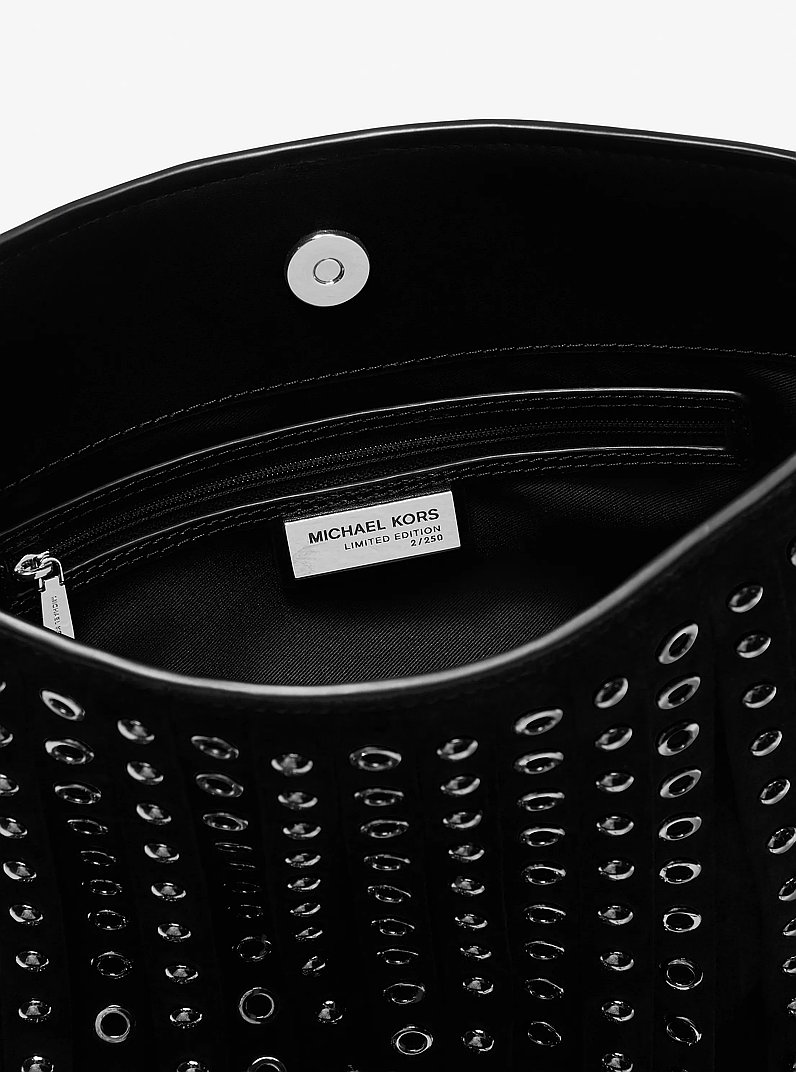 Petit sac messager Nolita en su&egrave;de &agrave; clous et &agrave; franges in NOIR | Michael Kors