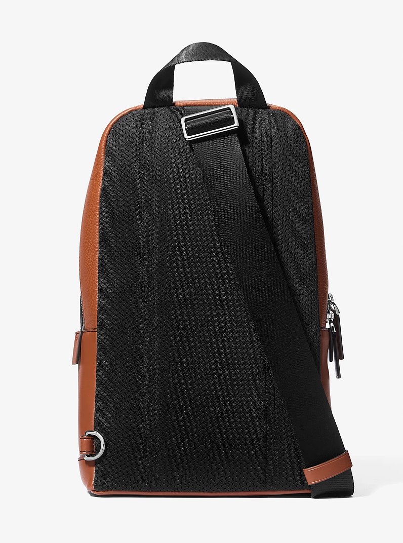 Mochila bandolera Cooper de cuero granulado in LUGGAGE | Michael Kors