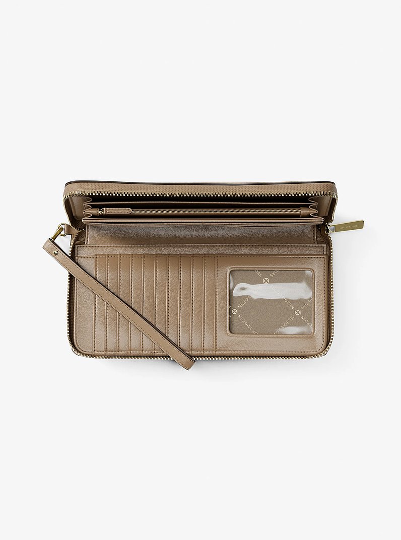 Billetera Jet Set Travel grande de piel granulada in CAMEL | Michael Kors