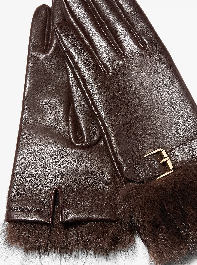 Gants en cuir &agrave; manchettes en fausse fourrure in CHOCOLAT | Michael Kors