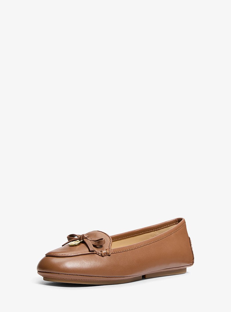 Mocas&iacute;n Wendy de piel in LUGGAGE | Michael Kors