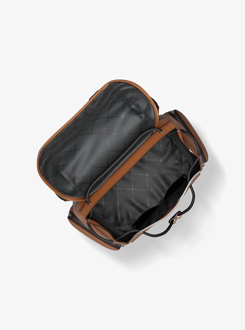Sac &agrave; dos Cooper en cuir grain&eacute; in LUGGAGE | Michael Kors