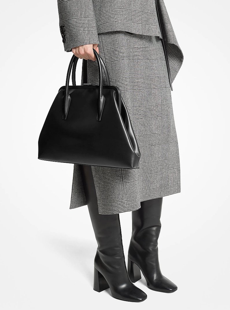 Bolso satchel Sofia grande tipo marco de piel in NEGRO | Michael Kors