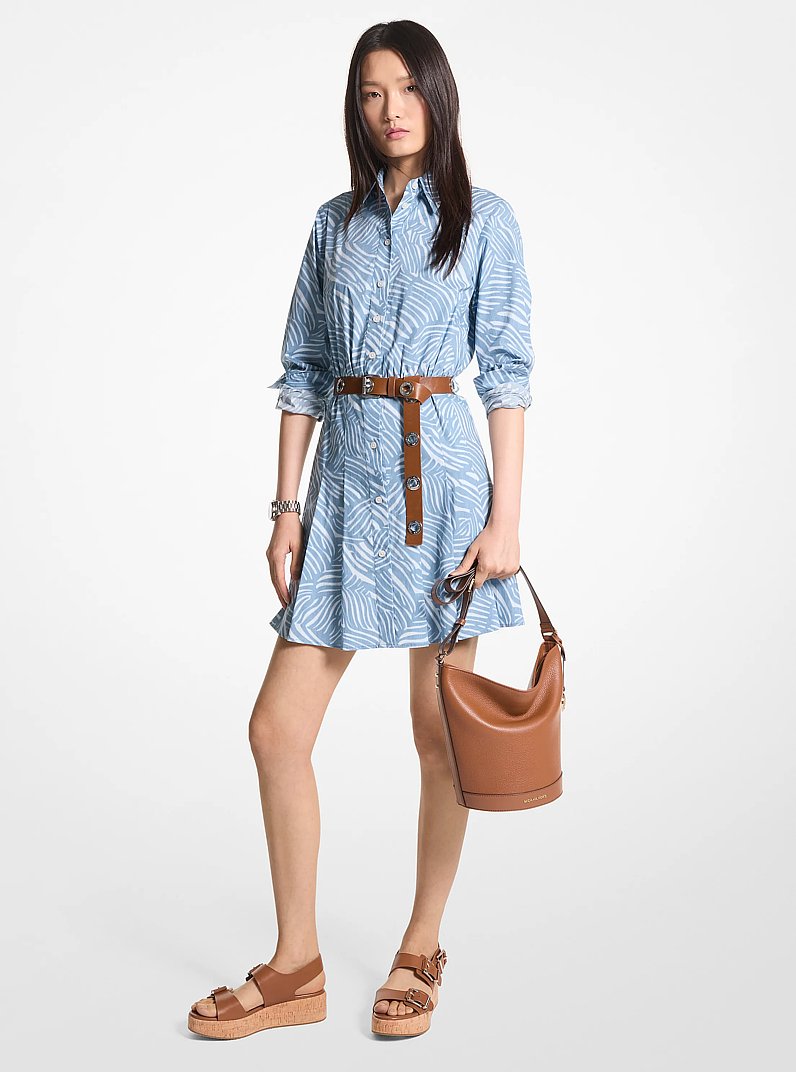 Vestido camisero de popelina el&aacute;stica de algod&oacute;n con estampado de cebra in CHAMBRAY | Michael Kors