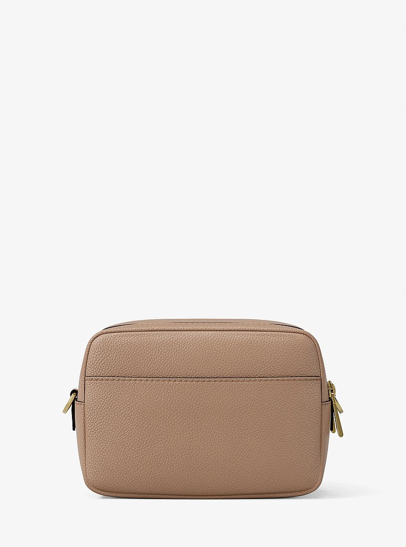 Bandolera para c&aacute;mara Bryant mediana de piel granulada in CAQUI | Michael Kors