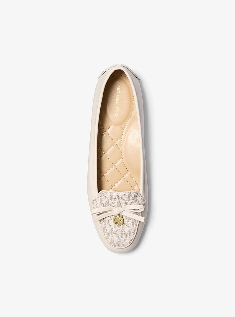 Mocassin Wendy en cuir &agrave; logo Signature in CR&Egrave;ME CLAIRE | Michael Kors