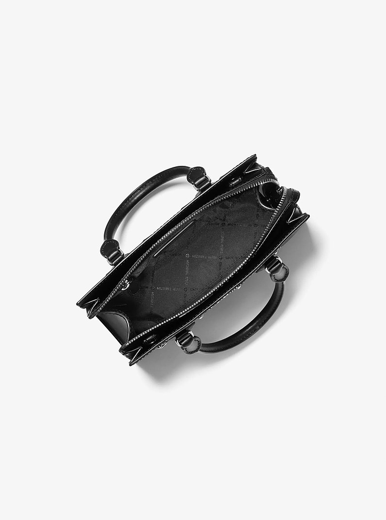 Bolso satchel Sheila peque&ntilde;o con parches de tachuelas y logotipo exclusivo in NEGRO COMBINADO | Michael Kors