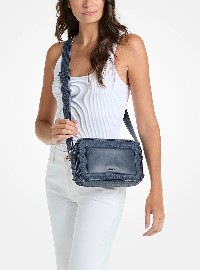 Grand sac &agrave; bandouli&egrave;re Maeve &agrave; logo Signature in DRESS BLUES | Michael Kors