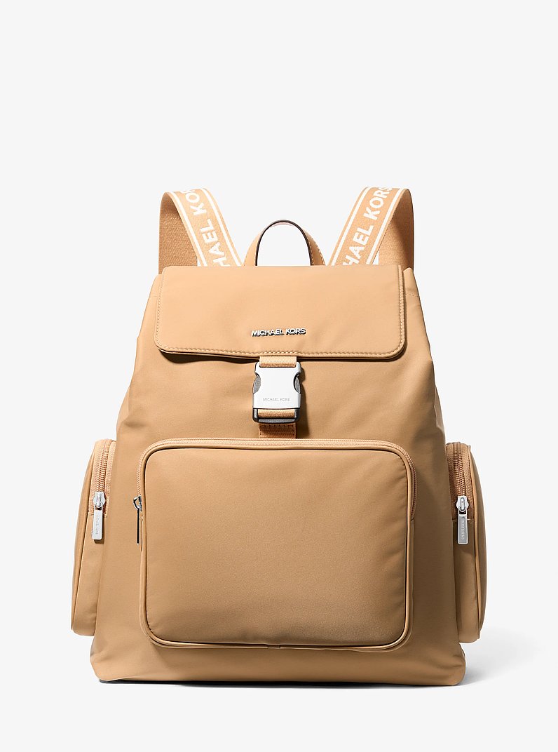 Mochila cargo Khai grande de nailon in MAN&Iacute; | Michael Kors