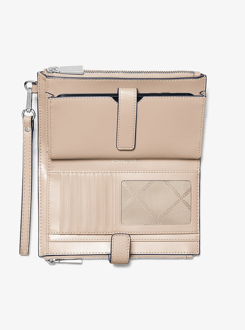 Portefeuille Adele en cuir pour smartphone in SABLE CLAIR | Michael Kors