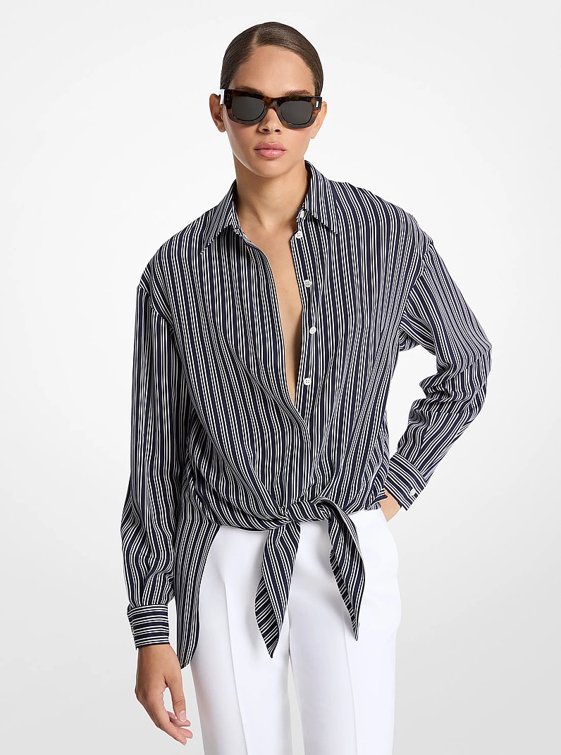 Chemise ray&eacute;e en cr&ecirc;pe de Chine nou&eacute;e sur le devant in BLEU MARINE/BLANC OPTIQUE | Michael Kors