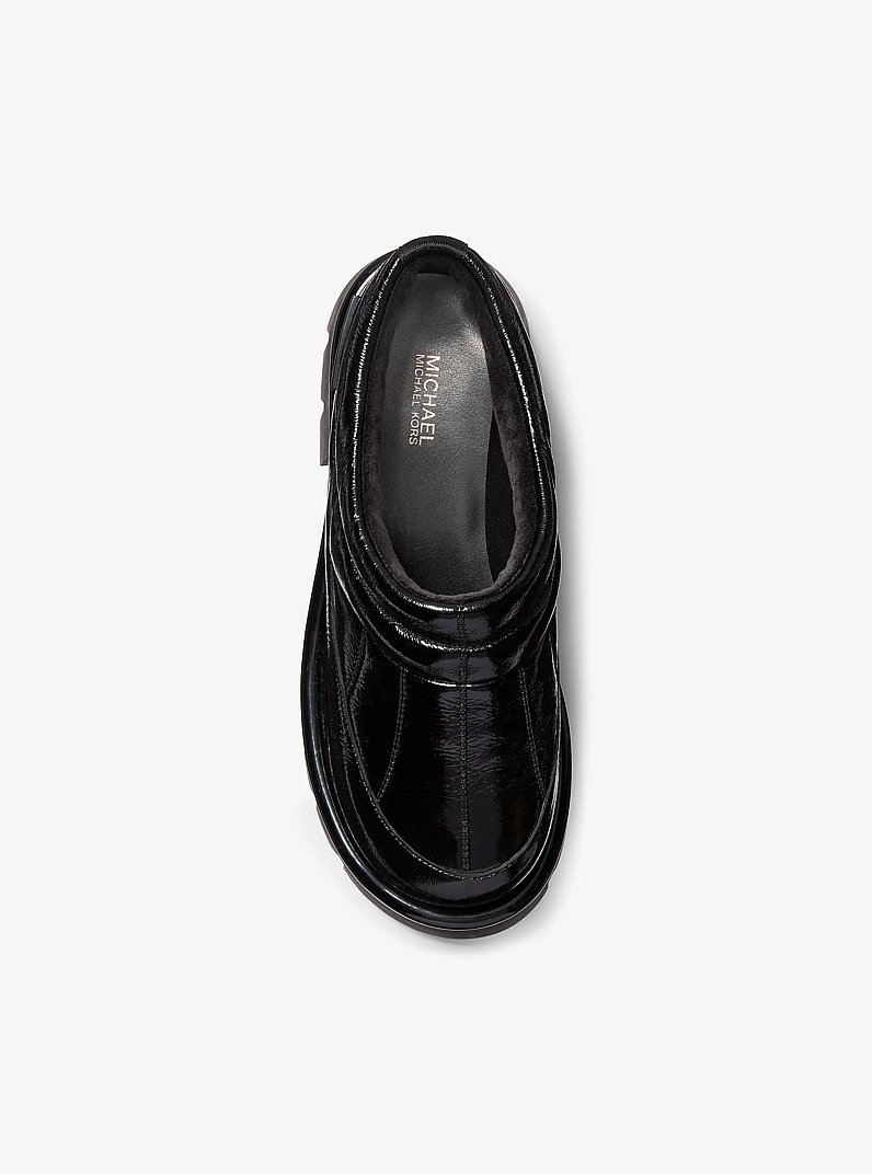 Pantoufle Barton en cuir verni craquel&eacute; in NOIR | Michael Kors