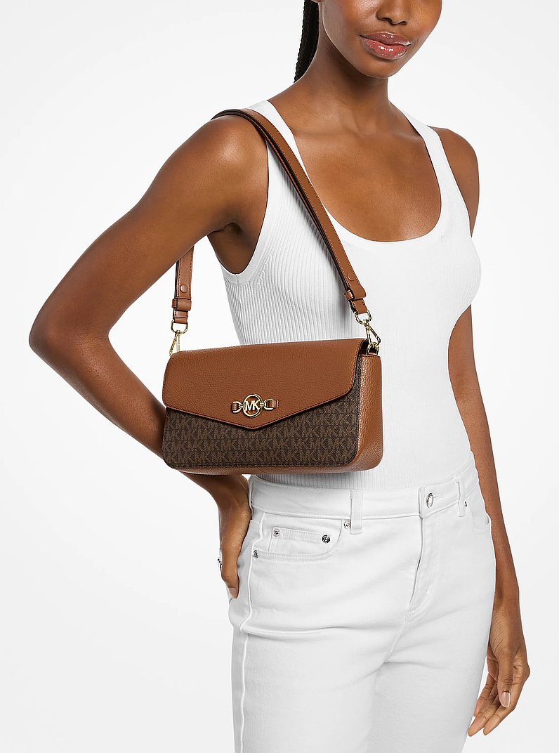 Sac &agrave; &eacute;paule Kacey de taille moyenne &agrave; logo Signature in BRUN | Michael Kors