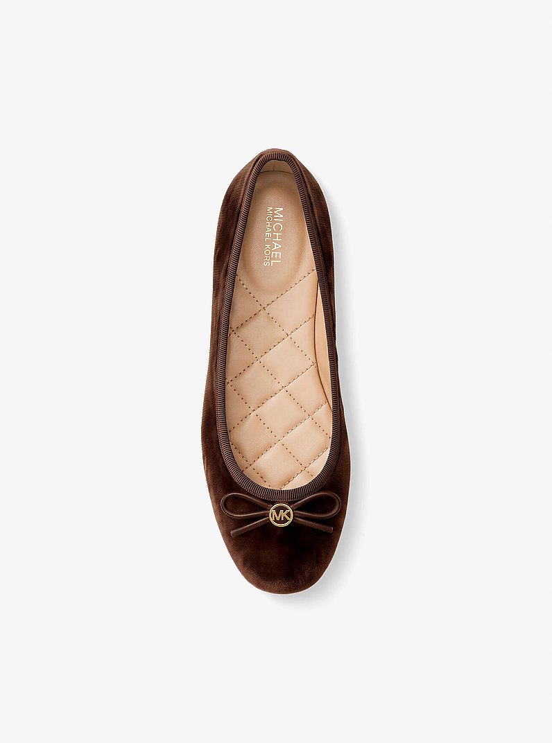Chausson de ballet Savannah en velours avec logo en relief in NOIX DE MUSCADE | Michael Kors