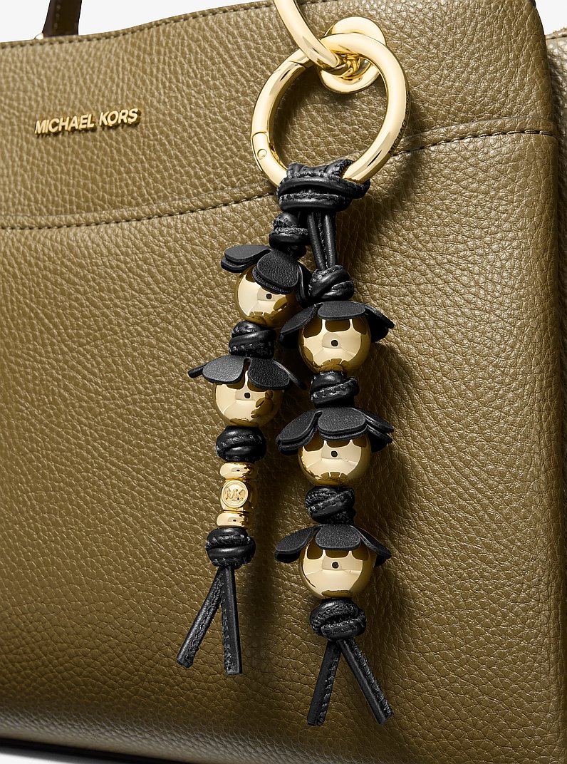 Breloque de sac florale travaill&eacute;e in NOIR | Michael Kors