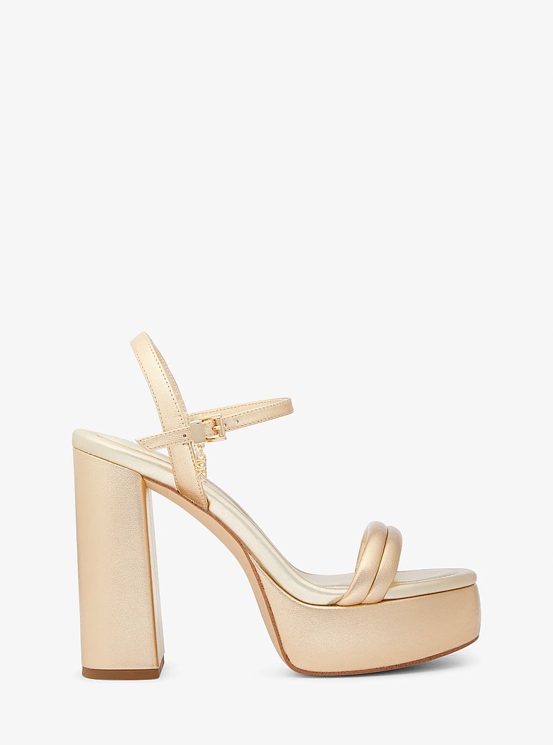 Sandalia Laci de piel metalizada con plataforma in DORADO P&Aacute;LIDO | Michael Kors