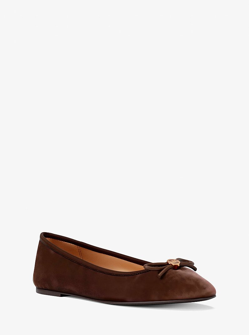 Chausson de ballet Savannah en velours avec logo en relief in NOIX DE MUSCADE | Michael Kors